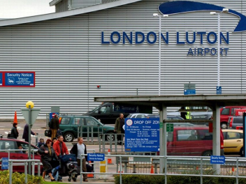 Luton Airport Transfer Services in Borehamwood - Cheap Borehamwood Taxi Service